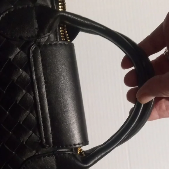 Expressions NYC Black Bag - Picture 10 of 13